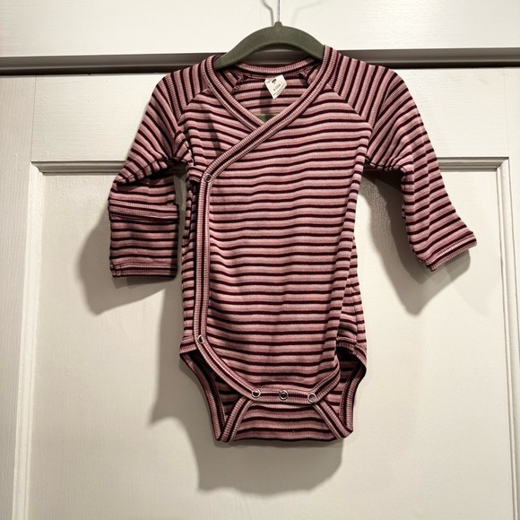kate quinn Other - Kate Quinn Organic Cotton baby one piece 6-12M purple pink stripe